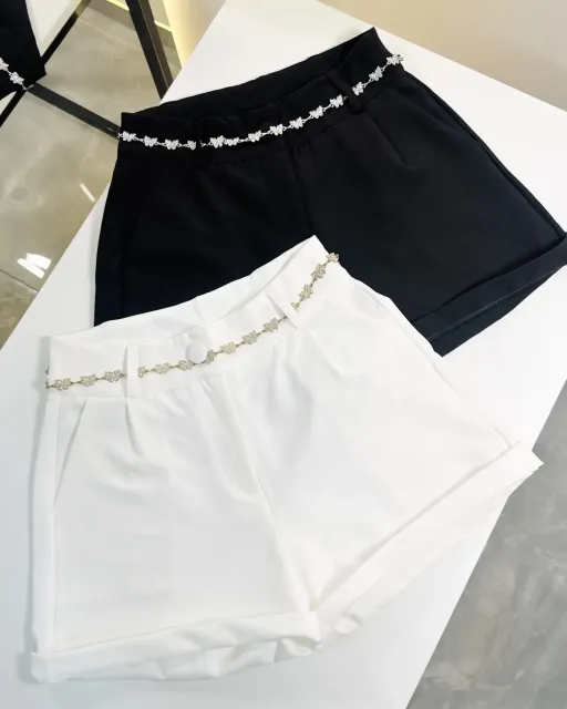 Short Stella alfaiataria (possui botão)