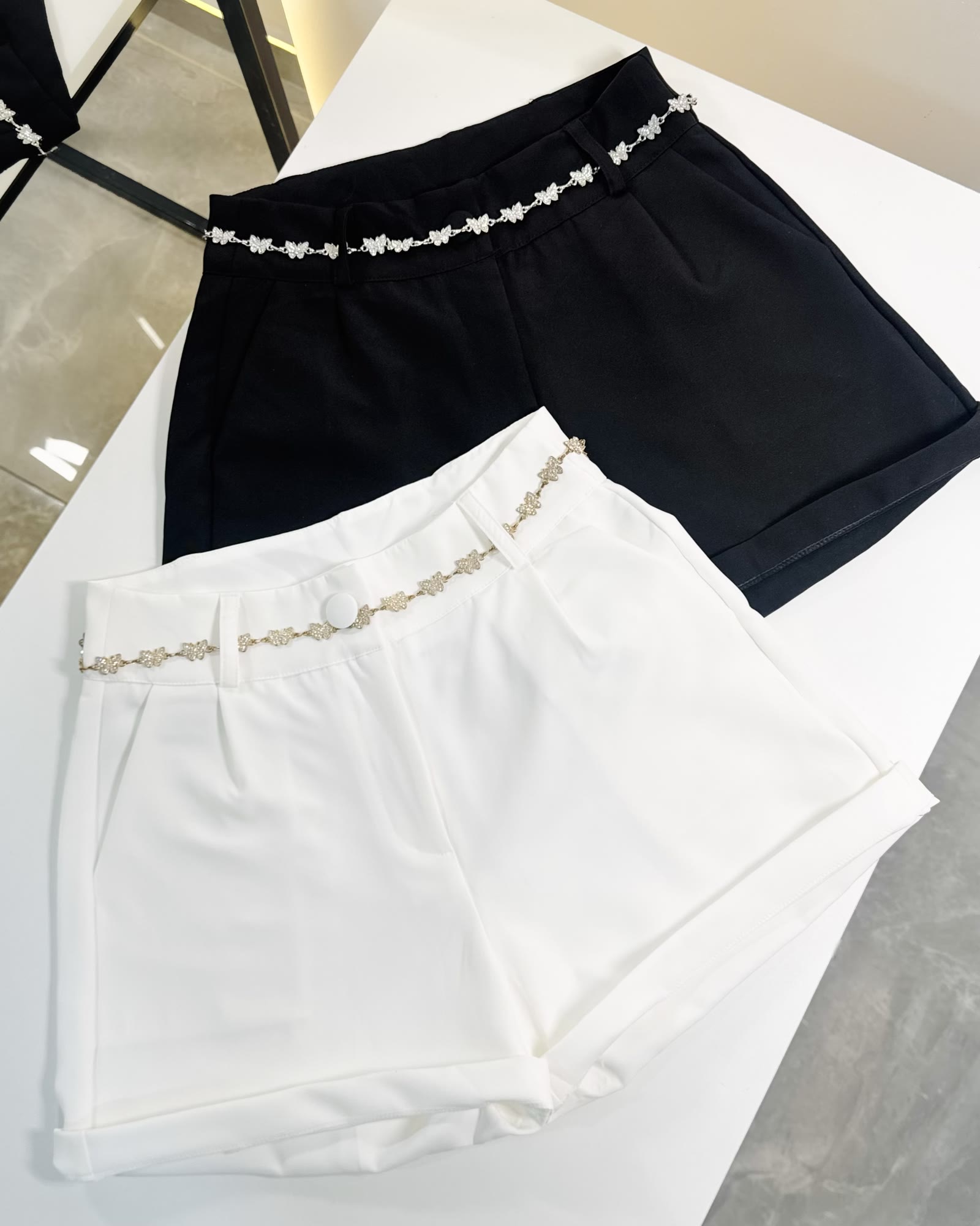 Short Stella alfaiataria (possui botão)