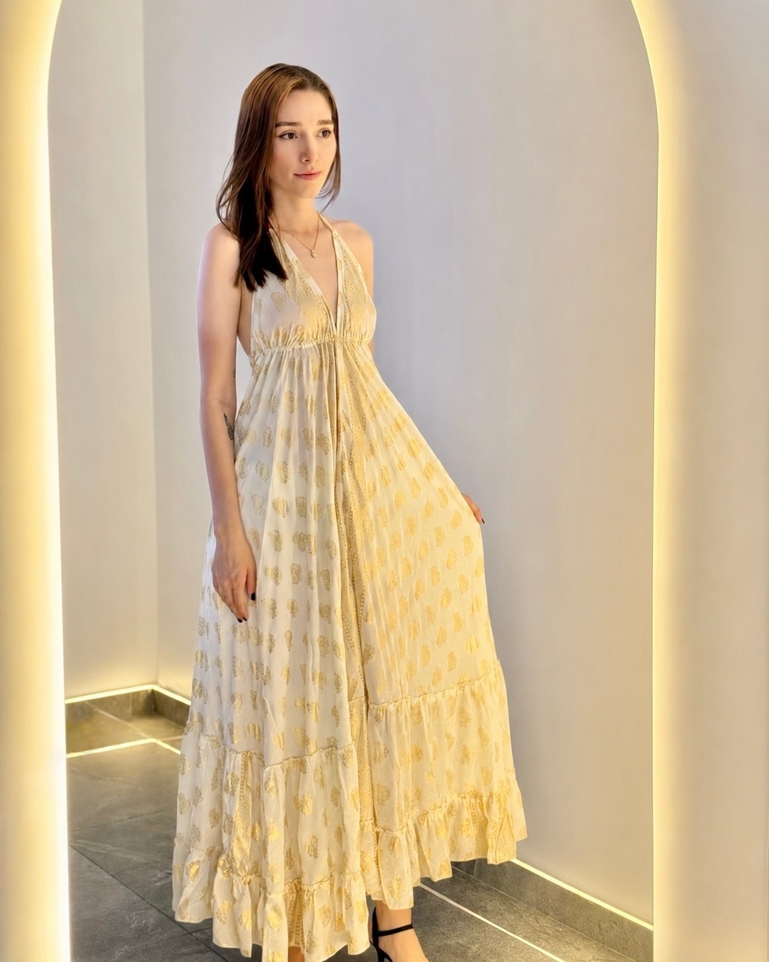 Vestido Indiano longo - Pérola (com detalhes dourados)